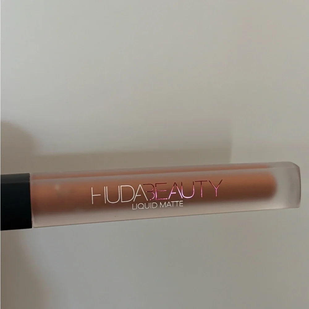 Huda Beauty Brown Matte Lipstick color -GIRLFRIEND NIB Brand New